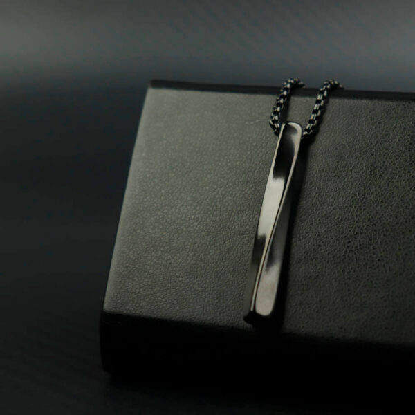 Twisted Bar Locket Black