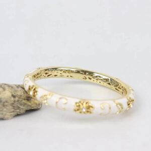 Alternative view of Bindu White