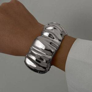 Alternative view of Raga Silver